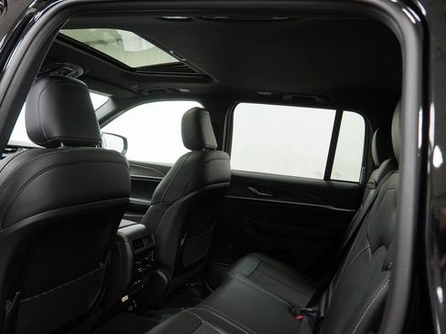 New 2026 Jeep Grand Cherokee Altitude image 18