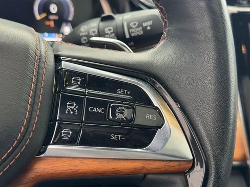 Used 2023 Jeep Grand Cherokee Summit image 23