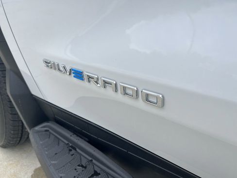 New 2025 Chevrolet Silverado EV LT image 33