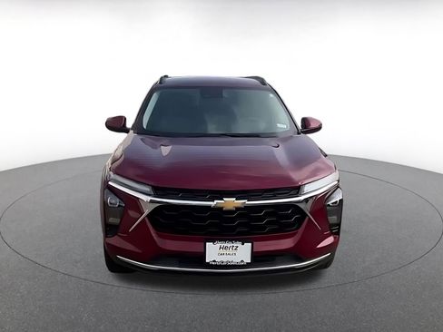 Used 2025 Chevrolet Trax LT FWD image 4