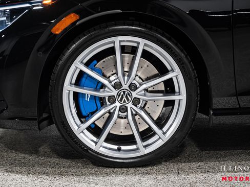 Used 2024 Volkswagen Golf R image 10