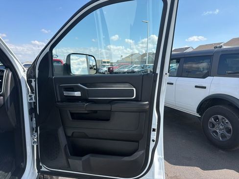 Used 2022 RAM 2500 Big Horn w/ Level C Equiment Group AWD/4WD image 33