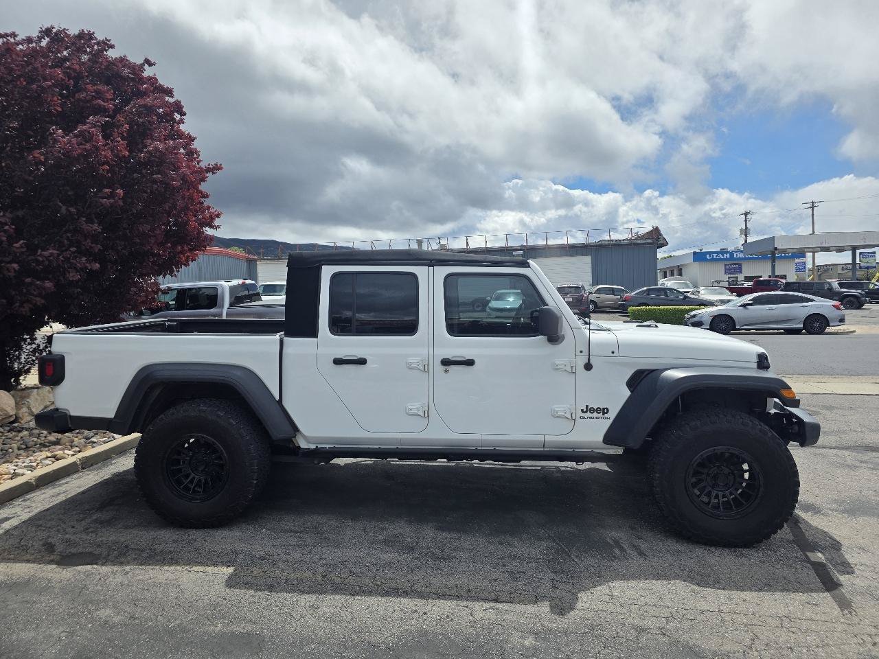 Used 2020 Jeep Gladiator Sport w/ Quick Order Package 24S AWD/4WD image 2