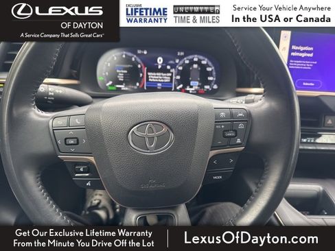 Used 2023 Toyota Crown Limited image 15