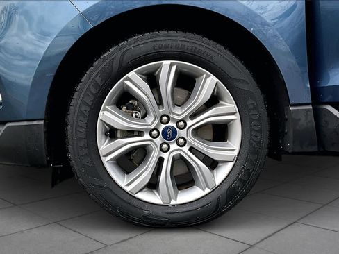 Used 2019 Ford Edge Titanium w/ Cold Weather Package image 11