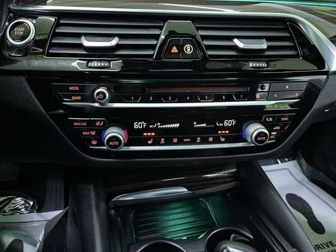 Used 2019 BMW 530e xDrive w/ Convenience Package image 24