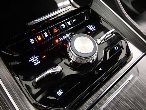 Used 2024 Jeep Wagoneer L Series III w/ Flexible Seating Group AWD/4WD image 26