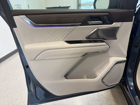 Used 2025 GMC Acadia Denali w/ Super Cruise Package image 46