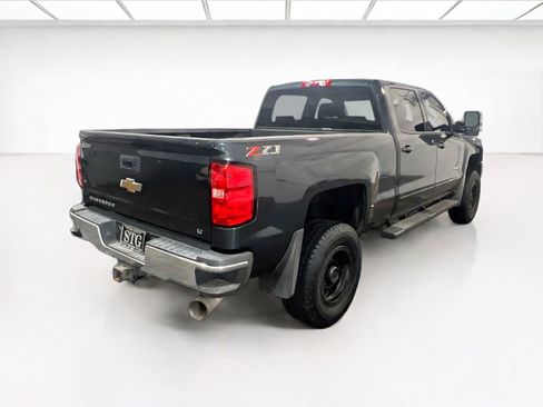 Used 2018 Chevrolet Silverado 2500 LT w/ LT Convenience Package AWD/4WD image 4