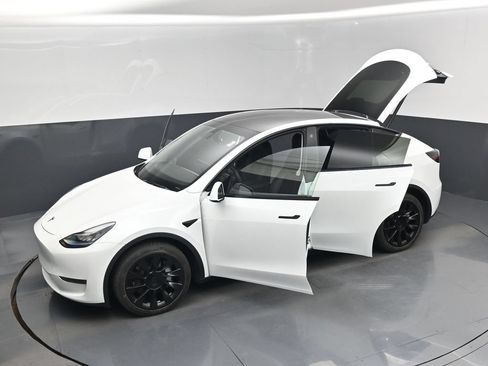 Used 2021 Tesla Model Y Long Range AWD/4WD image 20