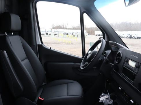 Used 2025 Mercedes-Benz Sprinter 2500 image 9