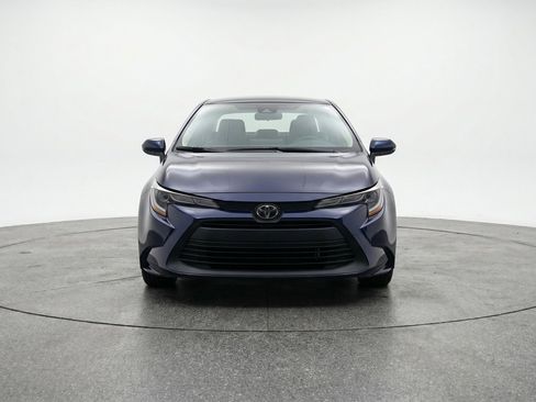 Used 2025 Toyota Corolla LE FWD image 2