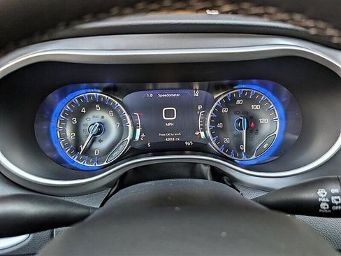 Used 2025 Chrysler Pacifica Select FWD image 20