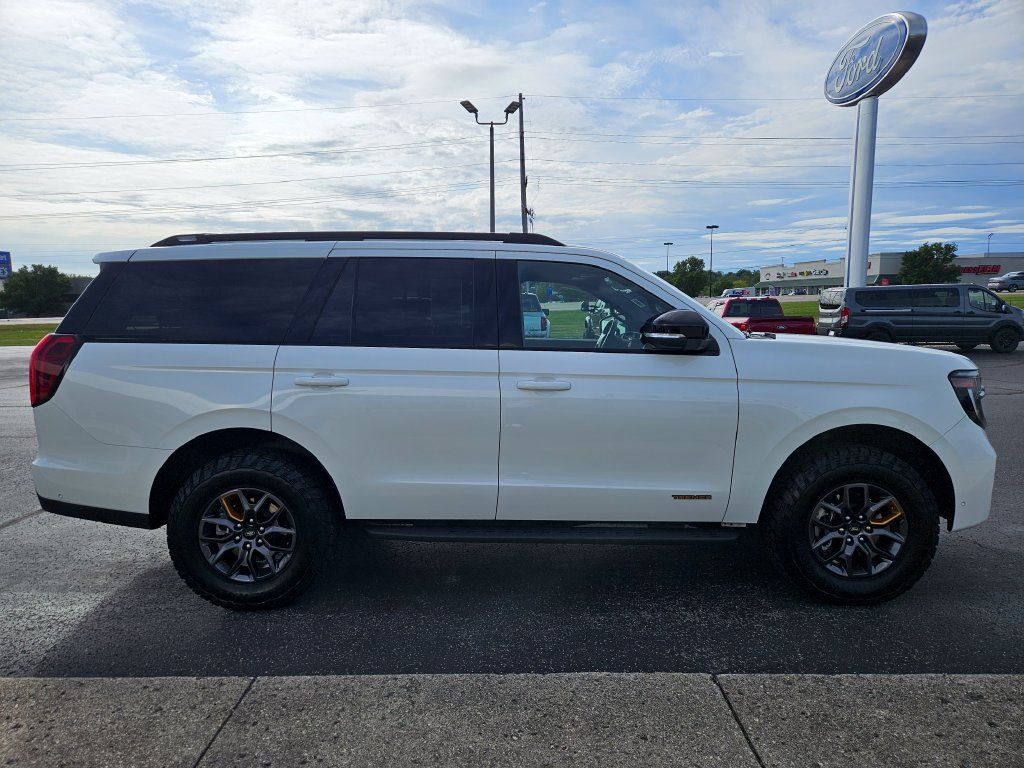 Used 2025 Ford Expedition Tremor AWD/4WD image 5