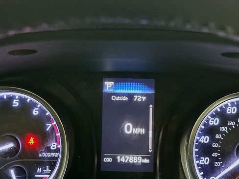 Used 2018 Toyota Camry SE image 18