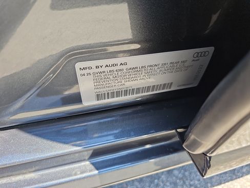 Used 2025 Audi S8 AWD/4WD image 38