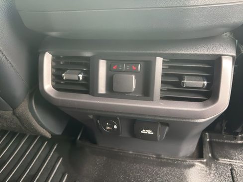 Used 2021 Ford F150 Lariat w/ Equipment Group 502A High image 19