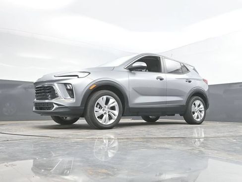 Used 2025 Buick Encore GX Preferred AWD/4WD image 47