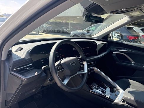 Used 2025 Audi Q5 Premium w/ Convenience Package image 12