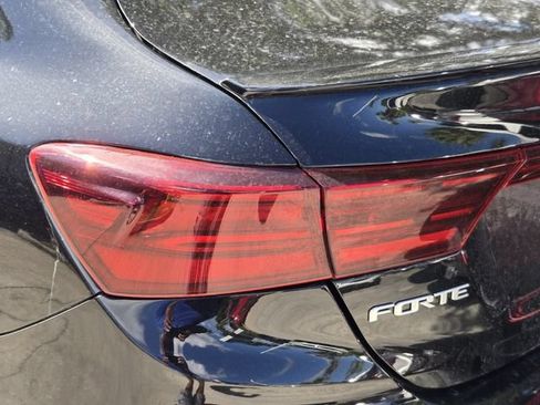 Used 2023 Kia Forte GT-Line w/ GT-Line Premium Package FWD image 8