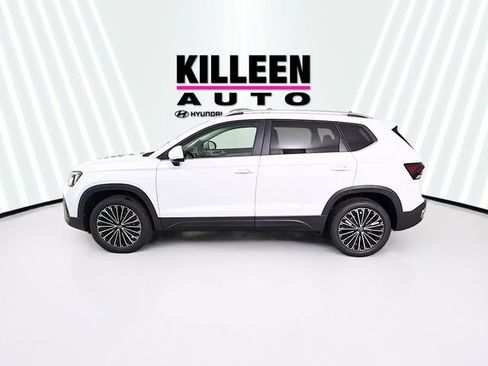 New 2026 Volkswagen Taos SE image 4