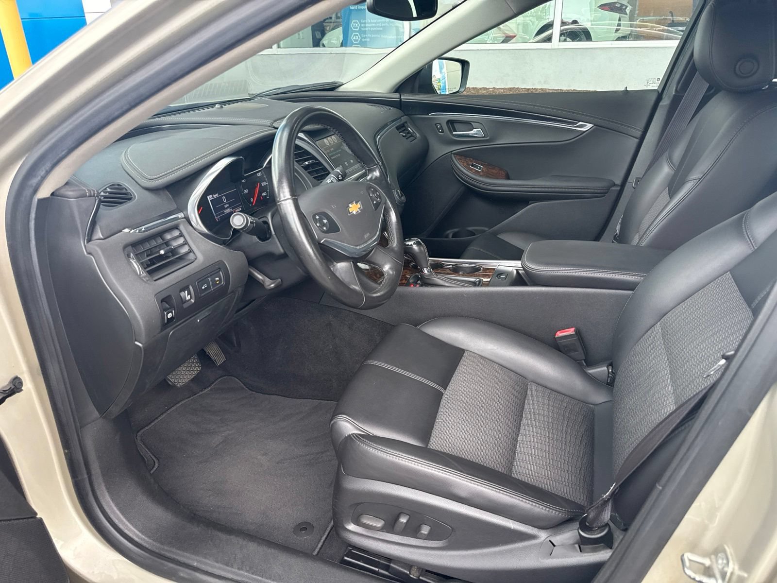 Used 2014 Chevrolet Impala LT w/ Convenience Package FWD image 16