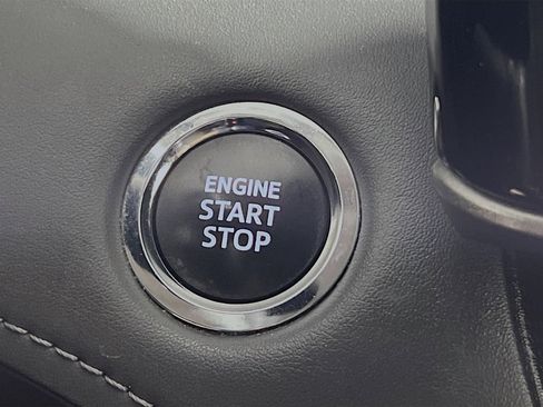 Used 2023 Toyota Highlander XLE image 23