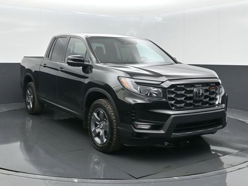 Certified 2025 Honda Ridgeline TrailSport image 2