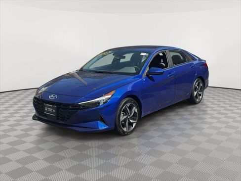 Used 2023 Hyundai Elantra SEL w/ Convenience Package FWD image 3
