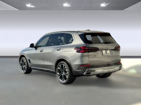 Used 2026 BMW X5 sDrive40i image 3