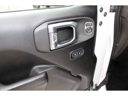 Certified 2021 Jeep Gladiator Willys image 33