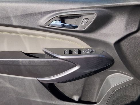 New 2026 Chevrolet Trax ACTIV w/ Sunroof Package image 24