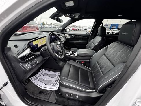Used 2025 Buick Enclave Avenir w/ Super Cruise Package image 6