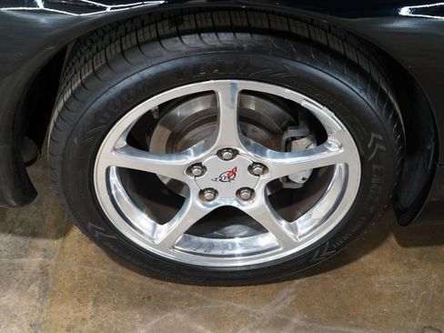 Used 2004 Chevrolet Corvette Convertible w/ Preferred Equipment Group image 39