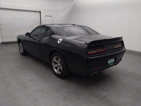 Used 2019 Dodge Challenger SXT RWD image 5