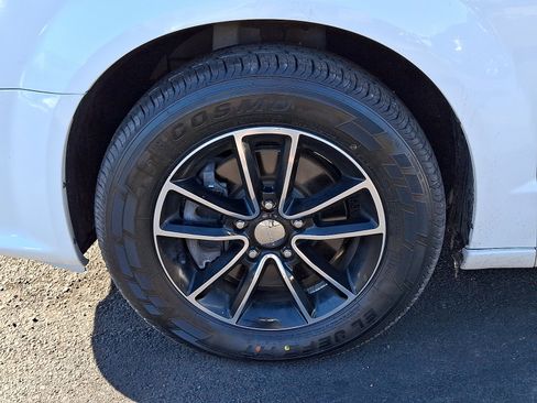 Used 2017 Dodge Grand Caravan GT image 10