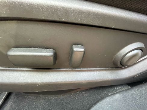 Used 2016 GMC Acadia SLE image 13