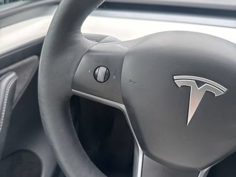 Used 2023 Tesla Model Y Long Range AWD/4WD image 22
