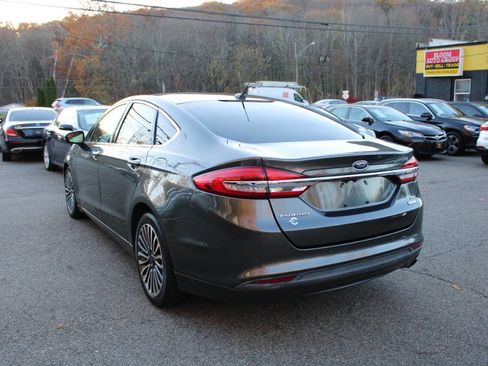 Used 2017 Ford Fusion SE w/ Fusion SE Technology Package image 10