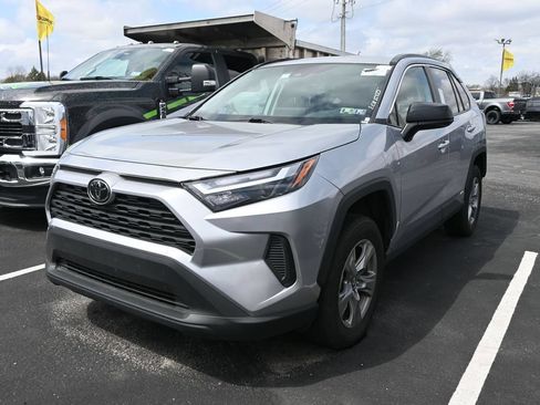 Used 2025 Toyota RAV4 LE AWD/4WD image 6