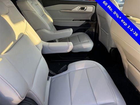 Used 2025 Ford Explorer Active w/ Active Comfort Package image 8