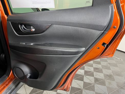 Used 2019 Nissan Rogue SV AWD/4WD image 14