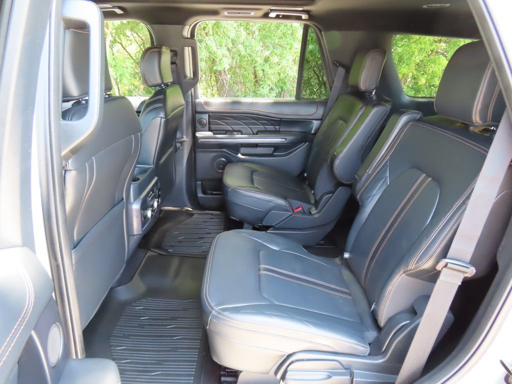 Used 2023 Ford Expedition Platinum AWD/4WD image 28