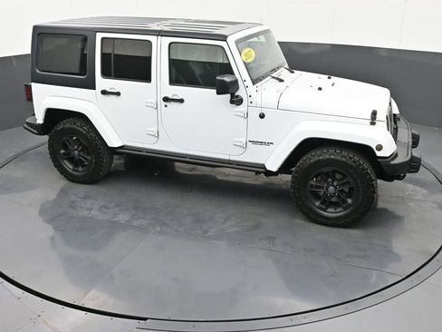 Used 2017 Jeep Wrangler Unlimited Sahara image 32