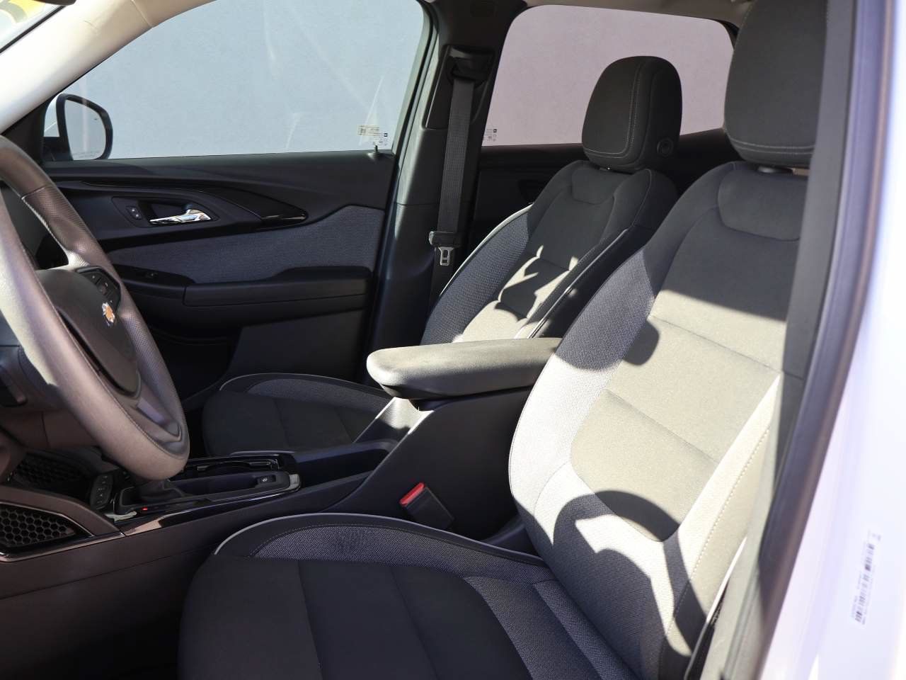 Used 2023 Chevrolet TrailBlazer LT w/ Convenience Package FWD image 9