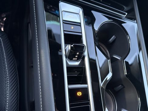 Used 2025 Volkswagen Atlas Cross Sport SE w/ Panoramic Sunroof Package image 21