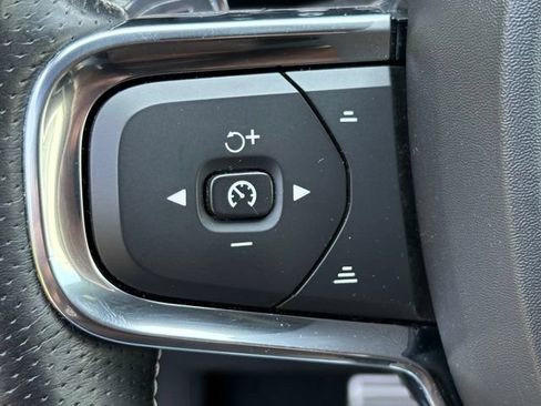 Used 2019 Volvo XC40 T5 R-Design AWD/4WD image 29