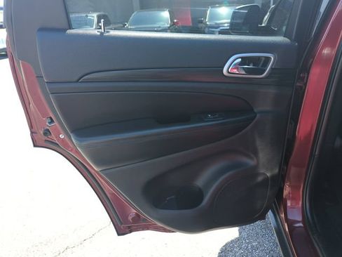 Used 2020 Jeep Grand Cherokee Laredo RWD image 25