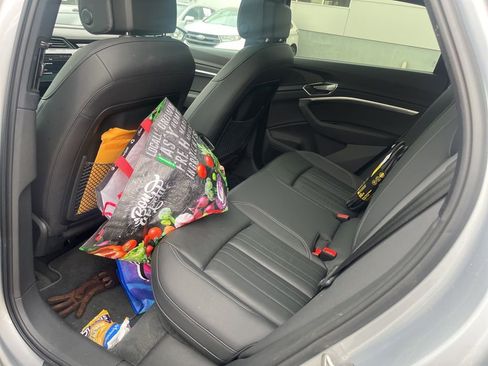 Used 2022 Audi e-tron Premium image 10