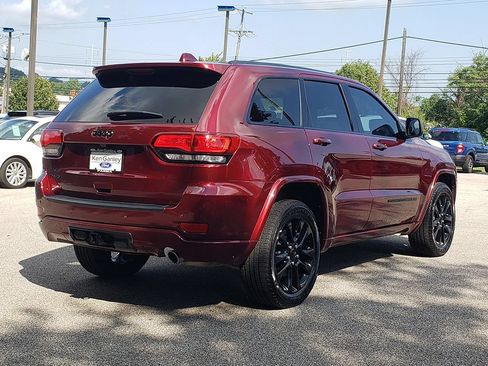 Used 2022 Jeep Grand Cherokee Laredo X AWD/4WD image 5